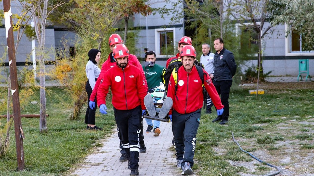 YYÜ Dursun Odabaş Tıp Merkezi'nde Yangın Tatbikatı Gerçekleştirildi