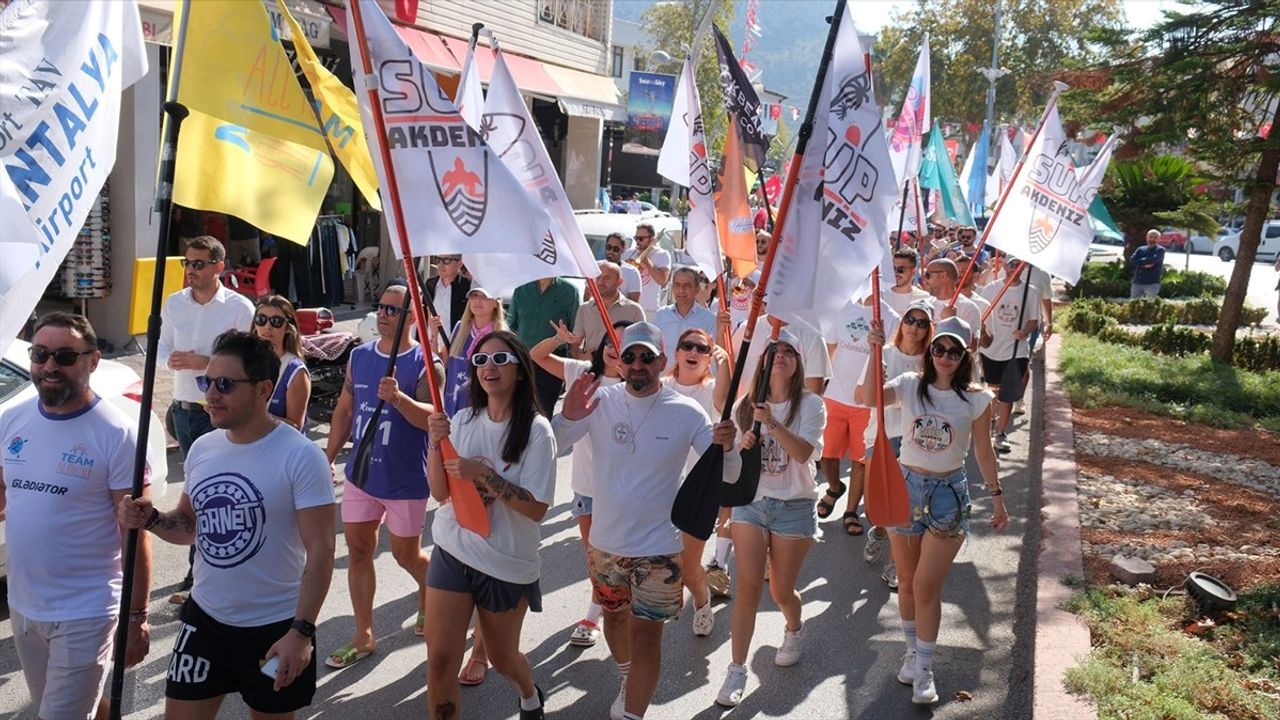 2. Uluslararası Kürek Sörfü Kupası Kemer'de Başladı