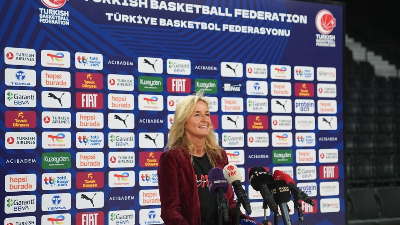 A Milli Kadın Basketbol Takımı Romanya Maçı Öncesi Medya Gününde Bir Araya Geldi