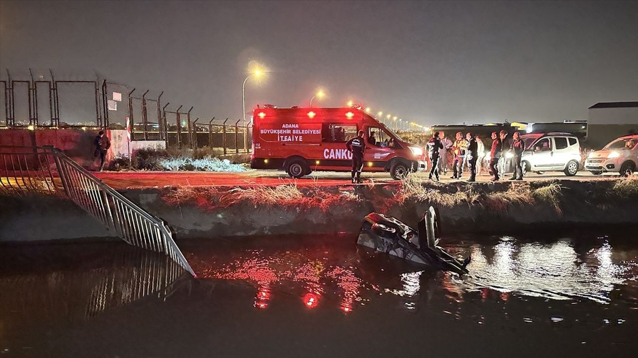 Adana'da Sulama Kanalına Düşen Otomobilde 4 Yaralı