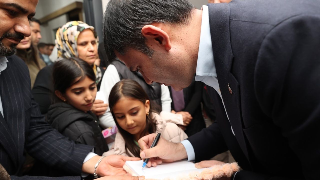 Adıyaman'da Depremzede Öğretmene Bakan Ziyareti