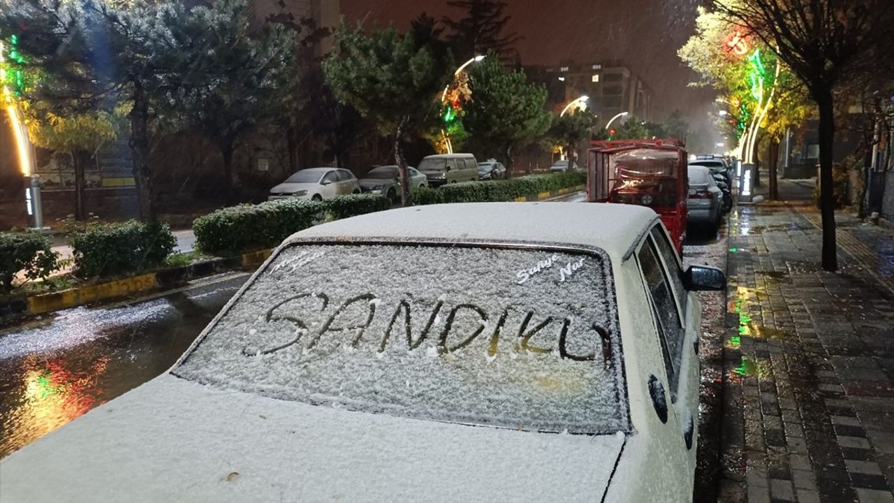 Afyonkarahisar'da Kar Yağışı Etkisini Artırdı