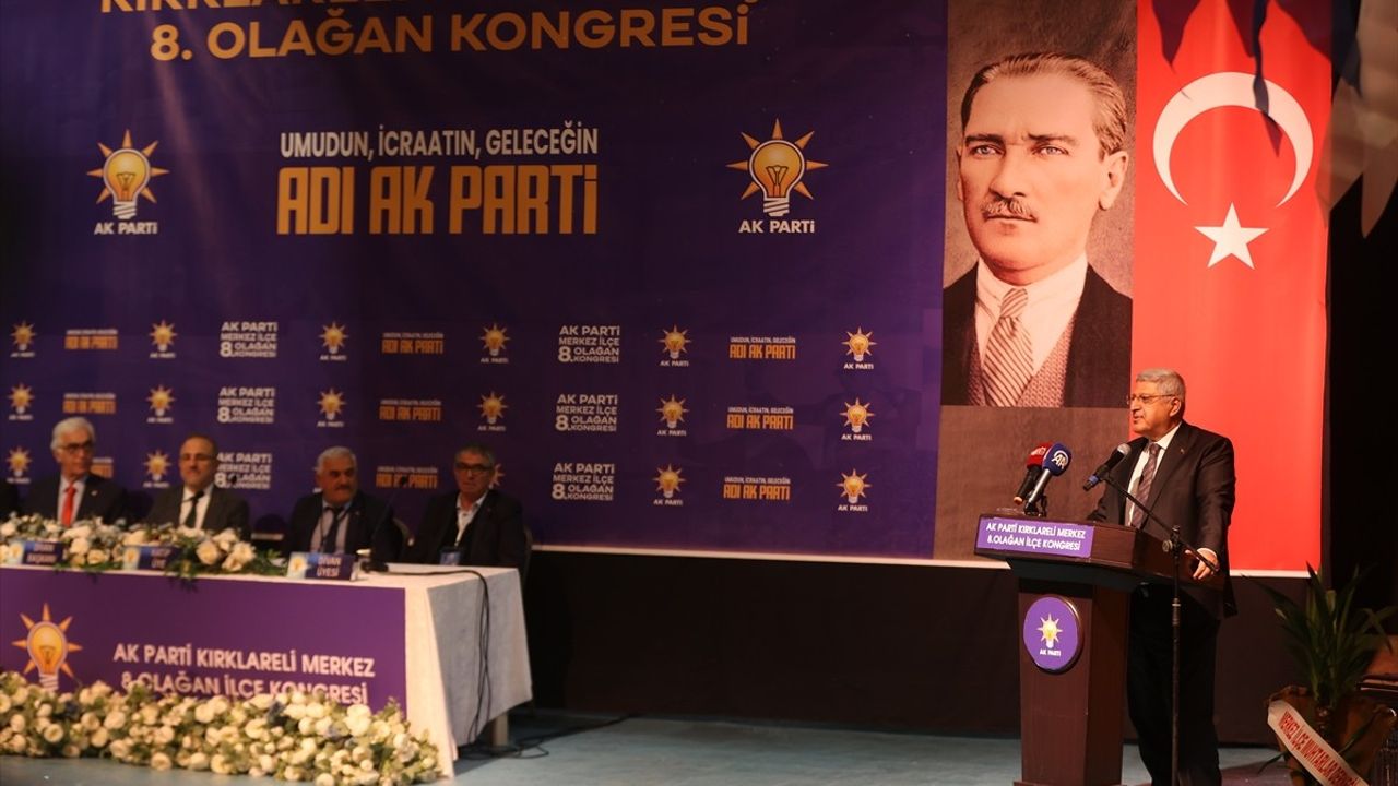 AK Parti sürdürdüğü birlik ve beraberlik ile geleceğe güvenle bakıyor