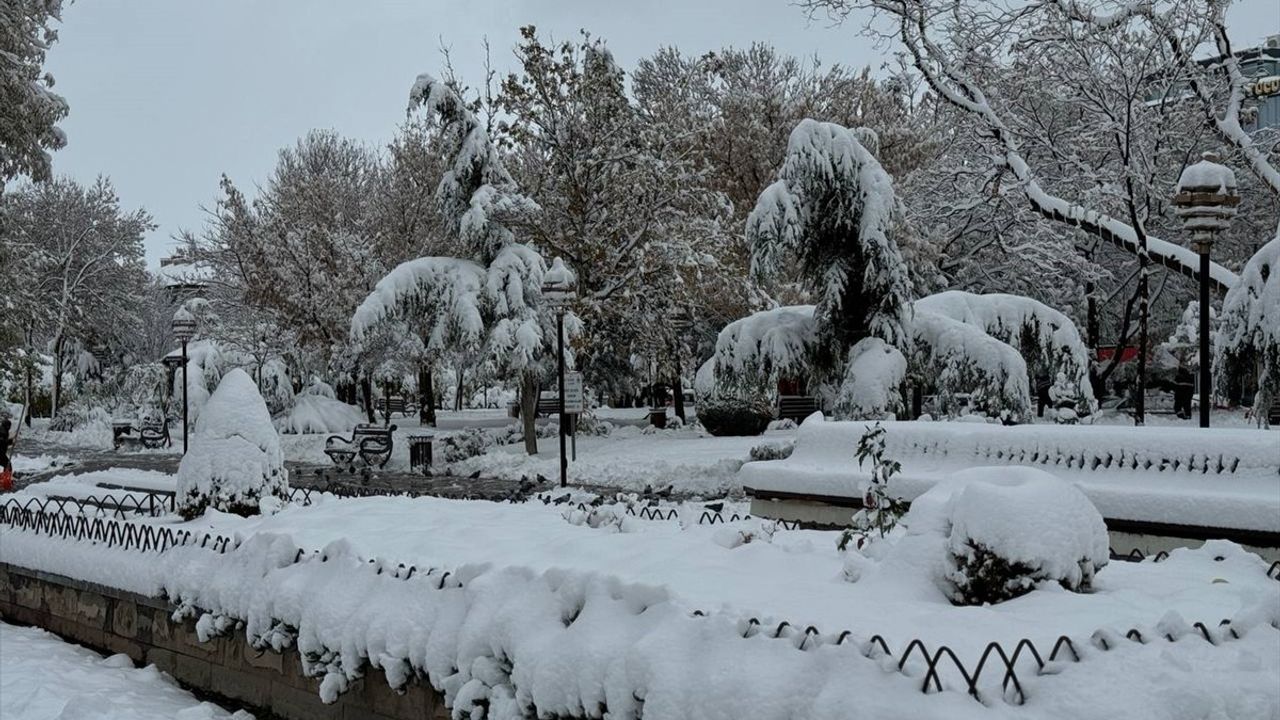 Aksaray'da Kar Yağışı Eğlencelere Sebep Oldu