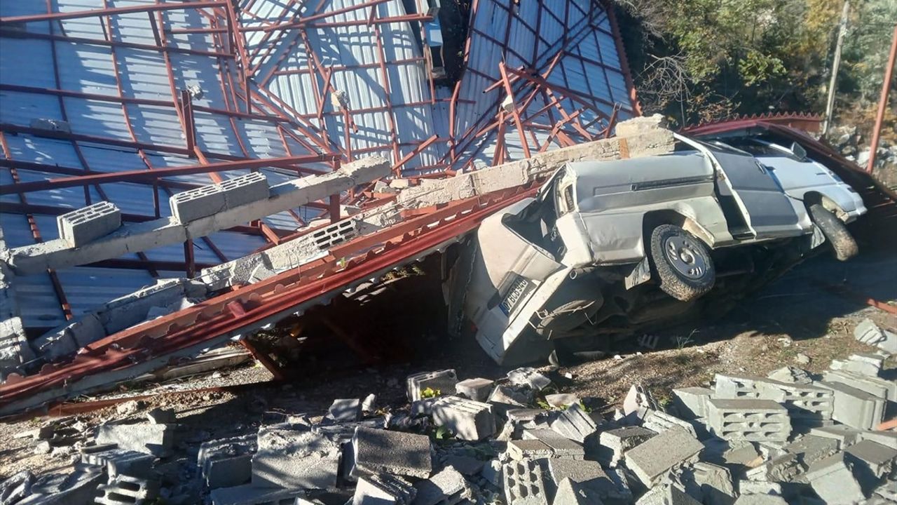 Alanya'daki Fırtına Tarım ve Emlak Üzerinde Olumsuz Etkiler Yarattı