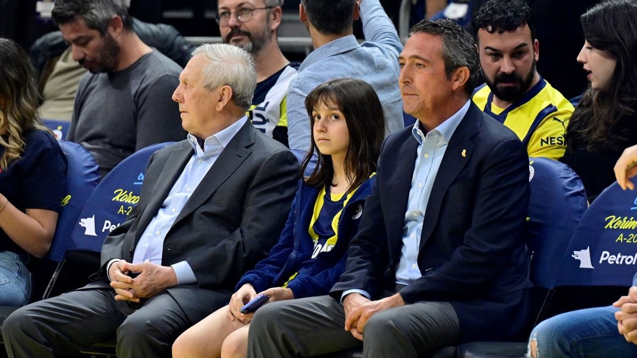 Ali Koç ve Aziz Yıldırım Fenerbahçe Maçında Bir Araya Geldi