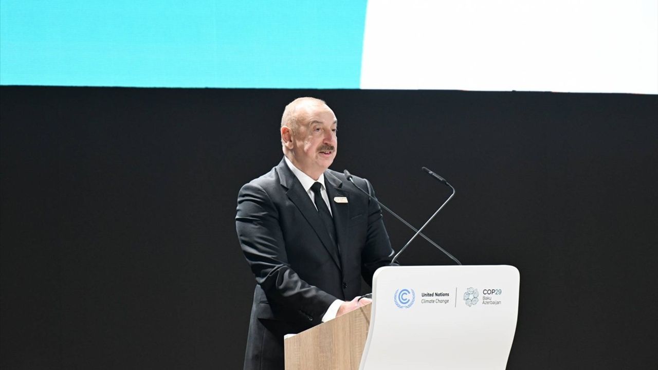 Aliyev, Fransa'yı Ada Devletlerindeki Çevre Kirliliği Sebebiyle Eleştirdi