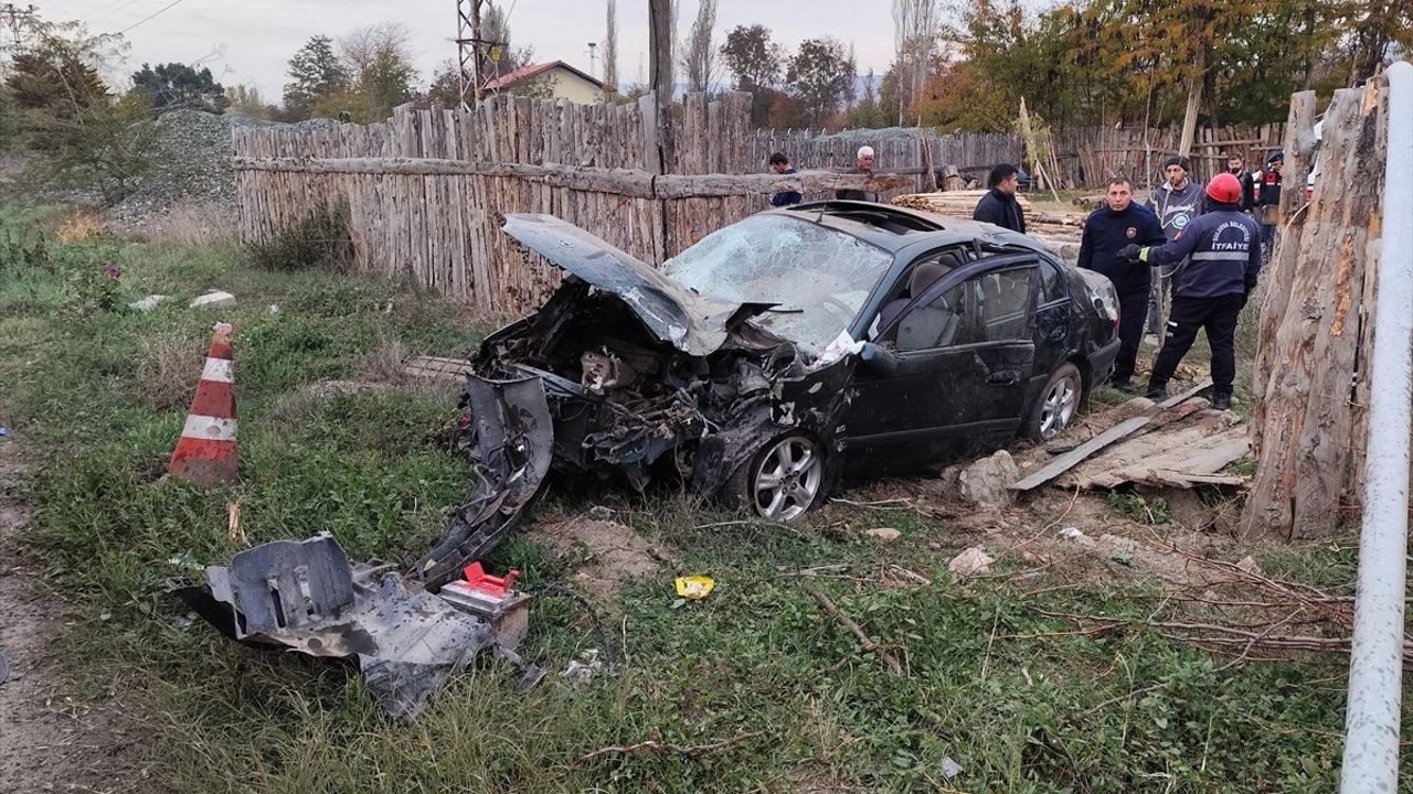 Amasya'da Otomobil Devrildi, 4 Yaralı