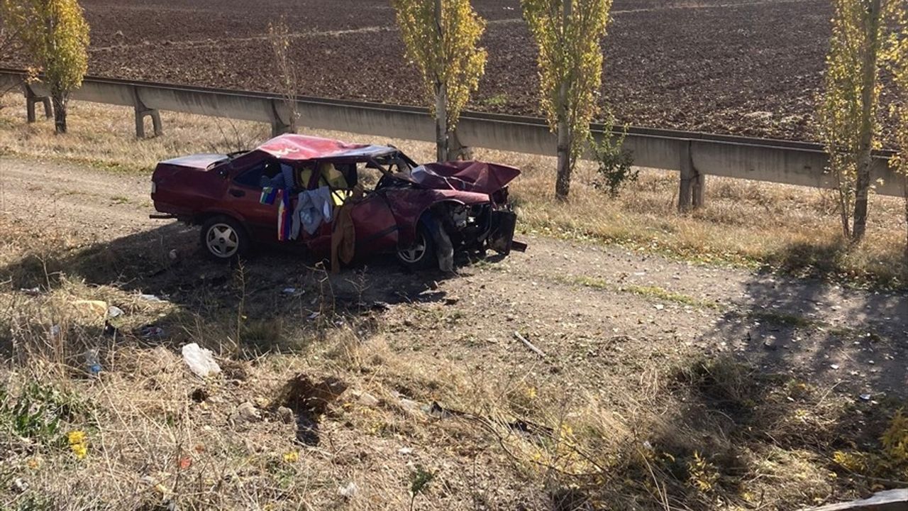 Amasya'da Otomobil Devrildi: 5 Yaralı