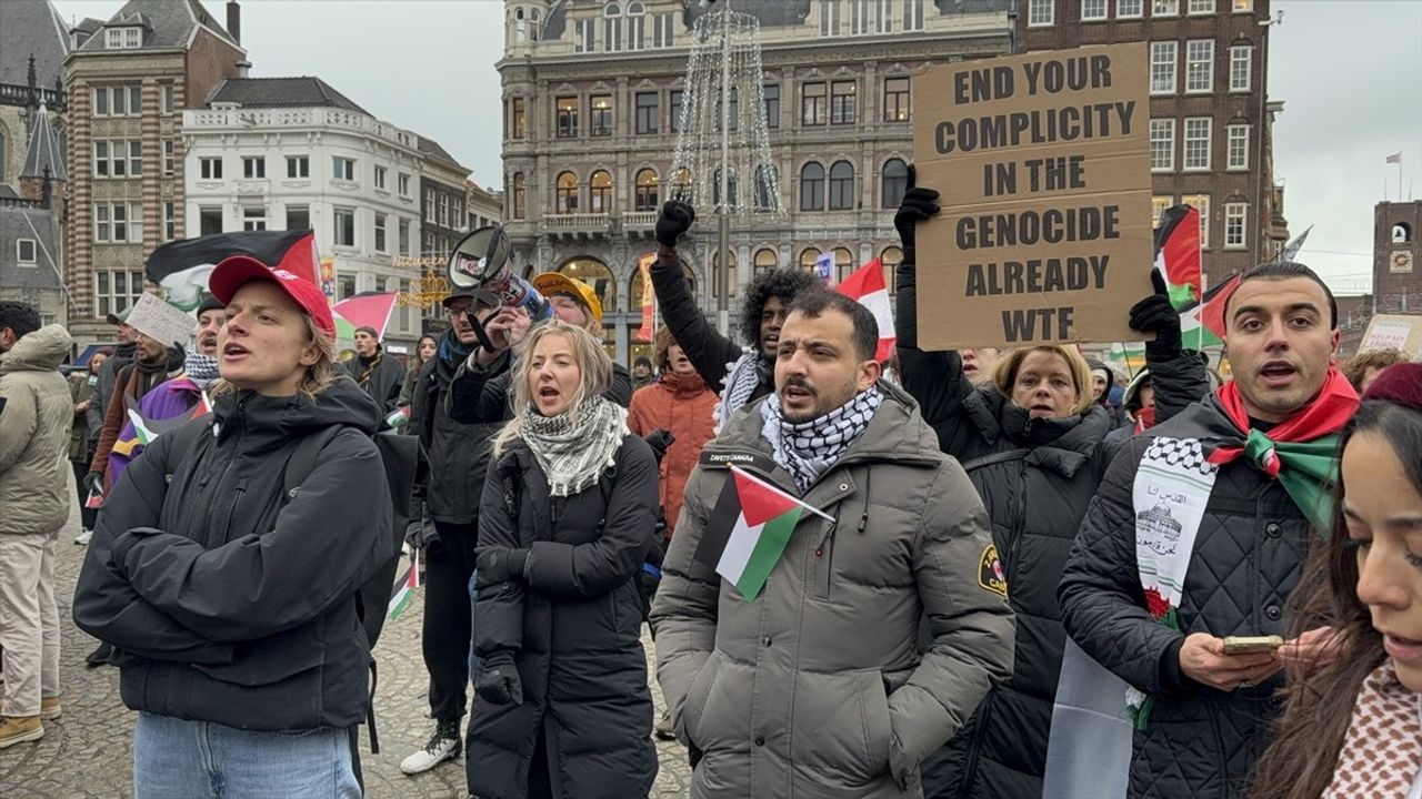 Amsterdam'da İsrail'in Gazze Saldırılarına Karşı Protesto