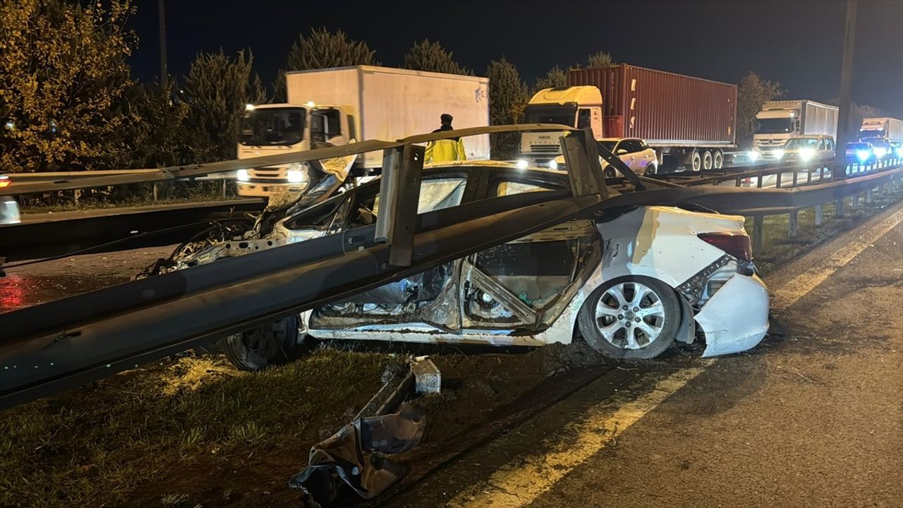 Anadolu Otoyolu'nda Kazalı Araç Trafiği Aksattı