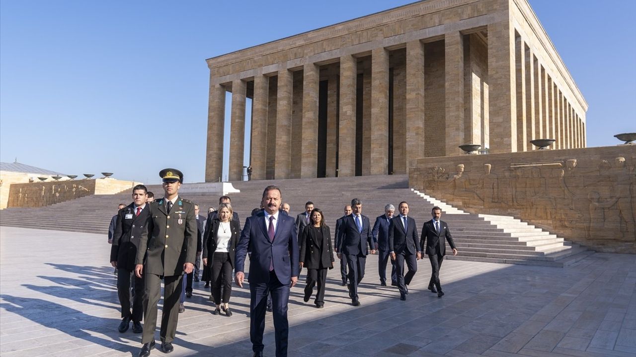 Anahtar Parti Genel Başkanı Yavuz Ağıralioğlu Anıtkabir'i Ziyaret Etti