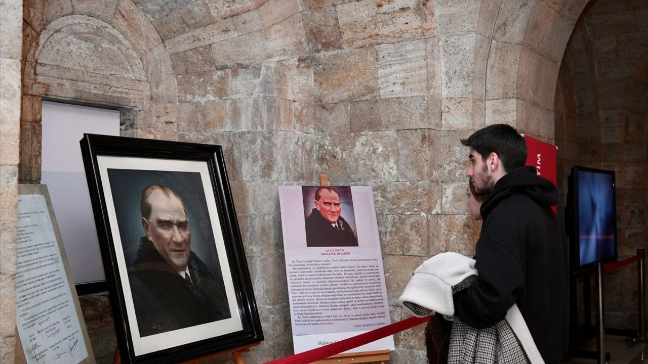 Anıtkabir'deki Tarihi Atatürk Portresi Sergisi