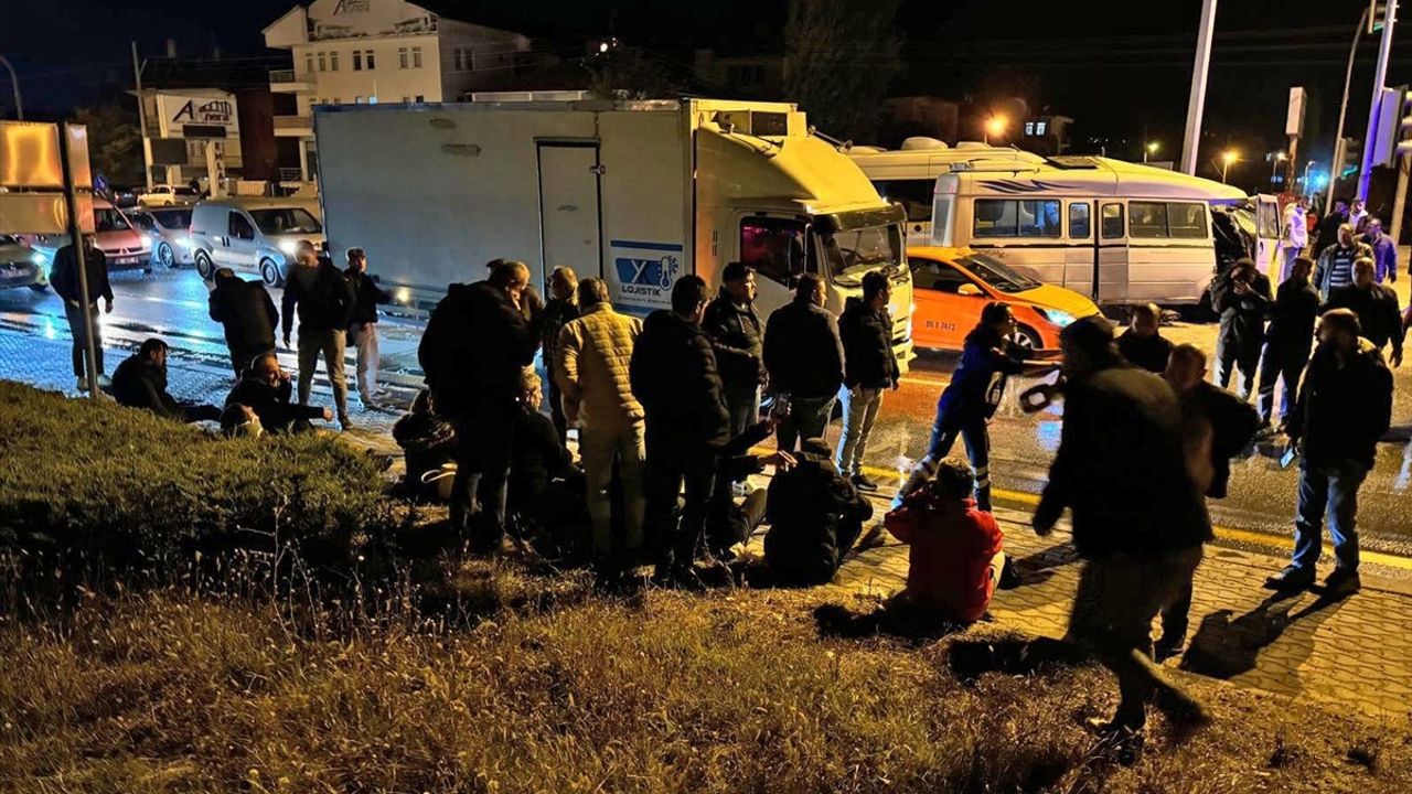 Ankara'da Minibüs Kazası: 21 Yaralı