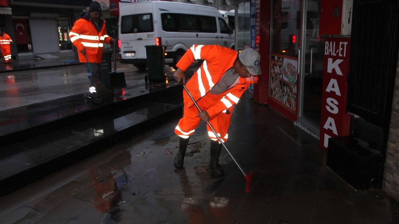 Antalya'da Kuvvetli Sağanak ve Su Baskınları