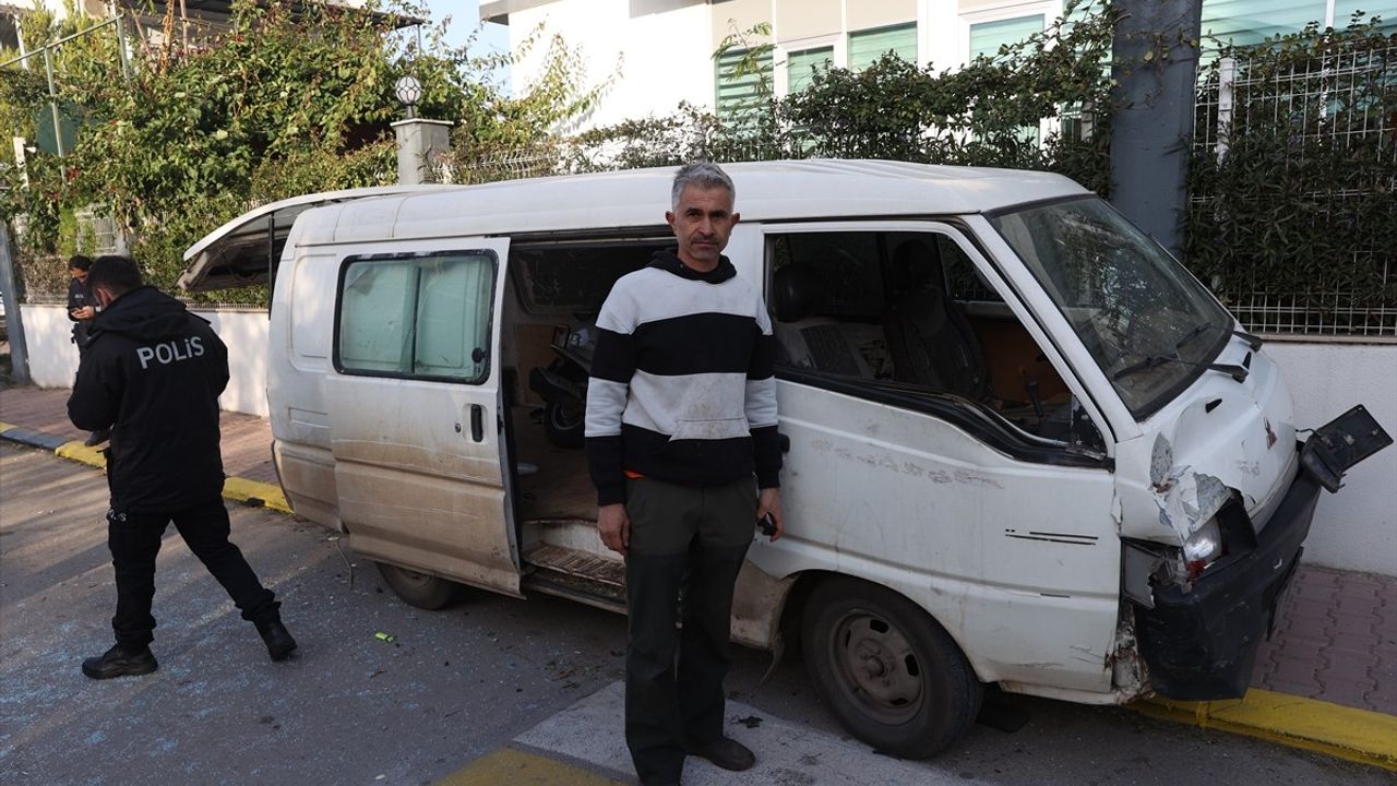Antalya'da Panelvan Gasbetmeye Teşebbüs Eden Şüpheli Yakalandı