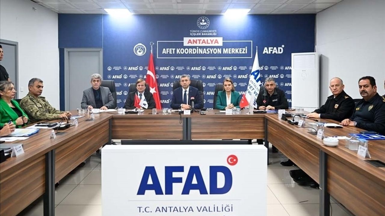 Antalya'da Turuncu Kodlu Yağış Uyarısı: Vali Şahin'den Açıklama