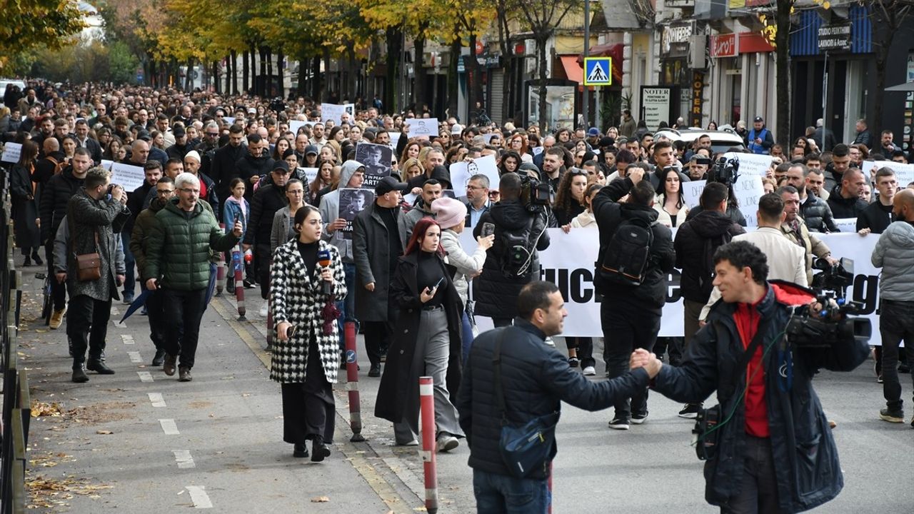 Arnavutluk'ta Akran Şiddeti Protestosu