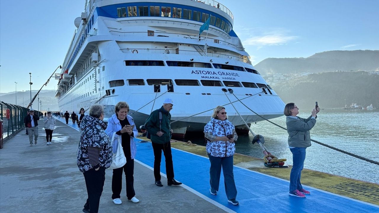 Astoria Grande Kruvaziyeri Amasra'ya Yıl Sonu Seferini Gerçekleştirdi