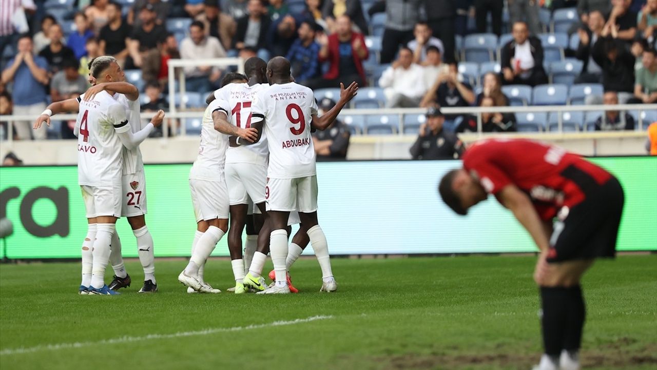 Atakaş Hatayspor, Gaziantep FK Karşısında İlk Yarıyı Önde Tamamladı