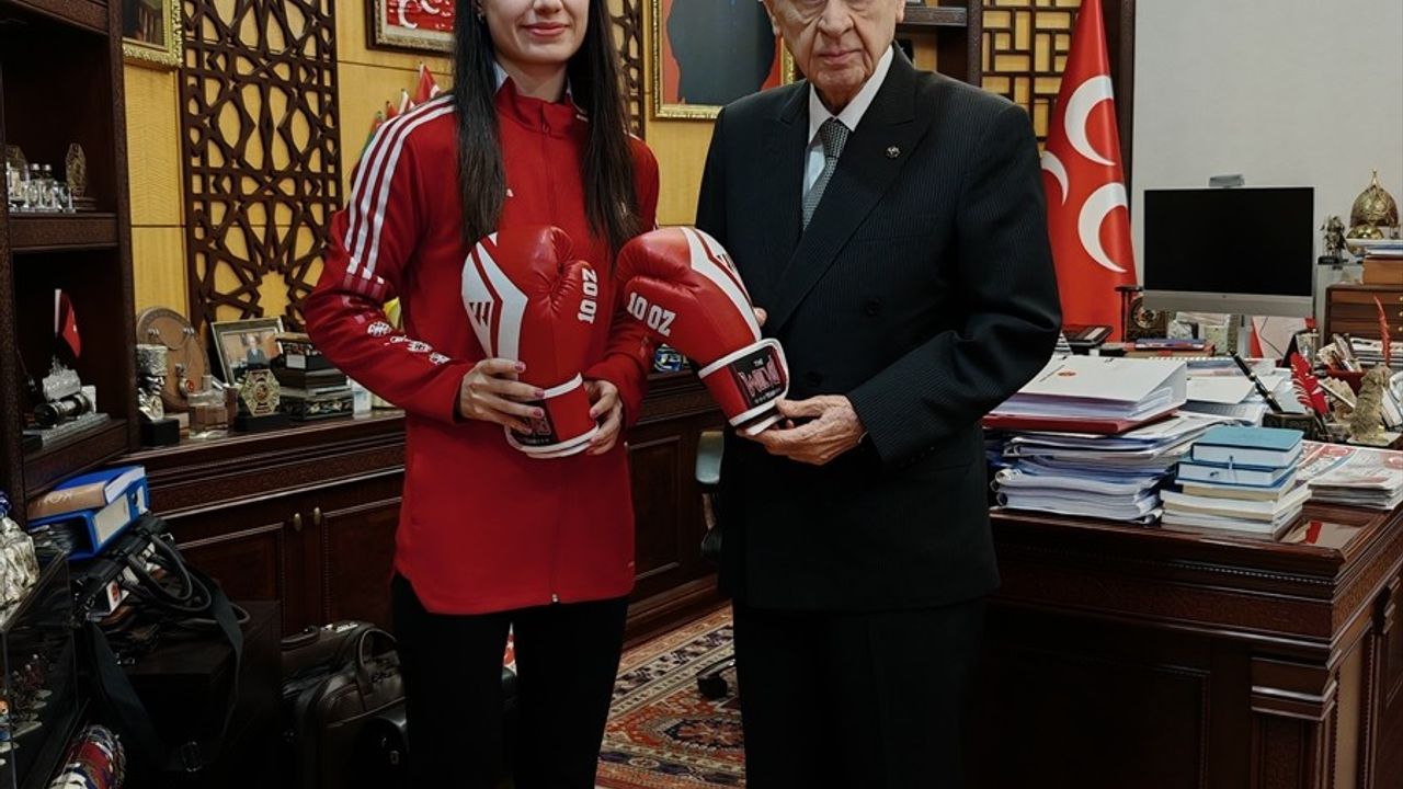 Bahçeli, Kick Boks Avrupa Üçüncüsü Kılınç'ı Ağırladı