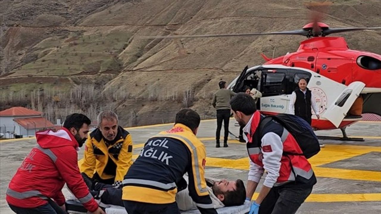 Bahçesaray'da Rahatsızlanan Hastaya Hava Ambulansı ile Müdahale