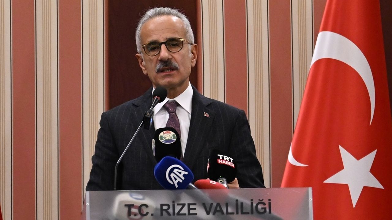 Bakan Uraloğlu, Rize'de Sivil Toplum Kuruluşlarıyla Buluştu