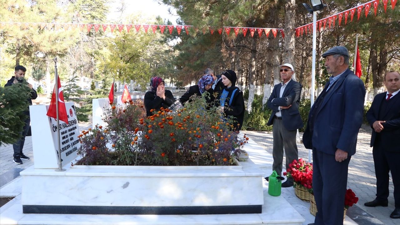 Bakan Uraloğlu, Şehit Ömer Halisdemir'i Unutmadı