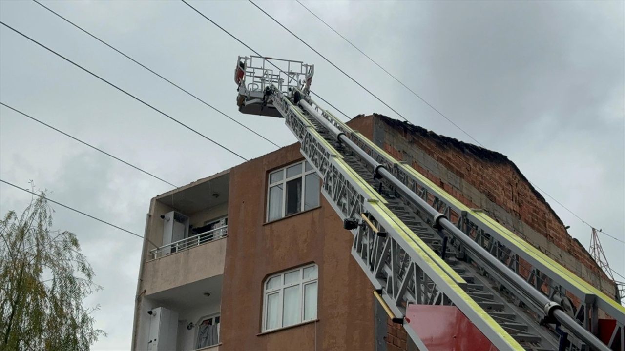 Başakşehir'de Yangın: İki Bina Hasar Gördü