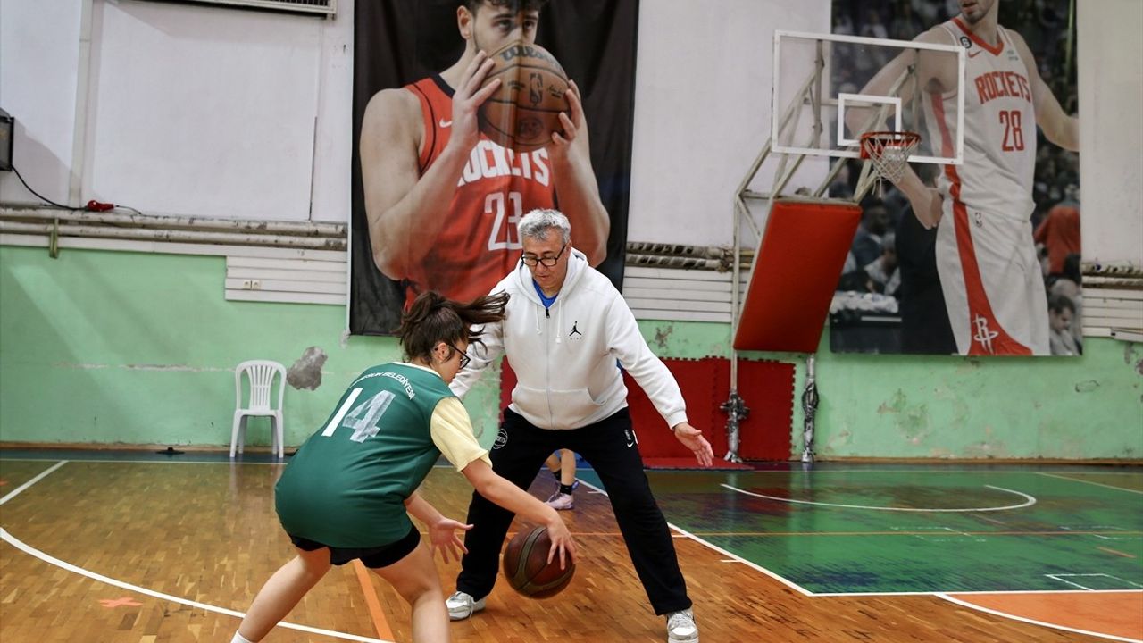 Basketbol Antrenörü Salim Taslı'nın Yeni Yetenek Avı