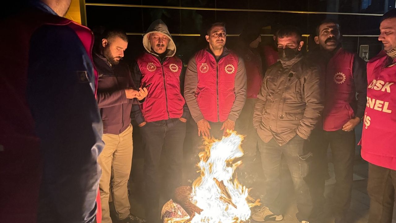 Bayraklı Belediyesi'nde Grev Gündemde