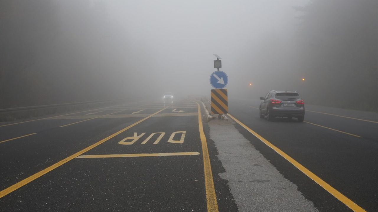 Bolu Dağı'nda Etkili Olan Sis, Görüş Mesafesini Düşürüyor