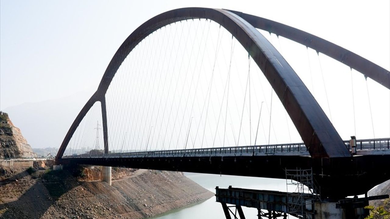 Büyük Kukes Köprüsü Trafiğe Açıldı