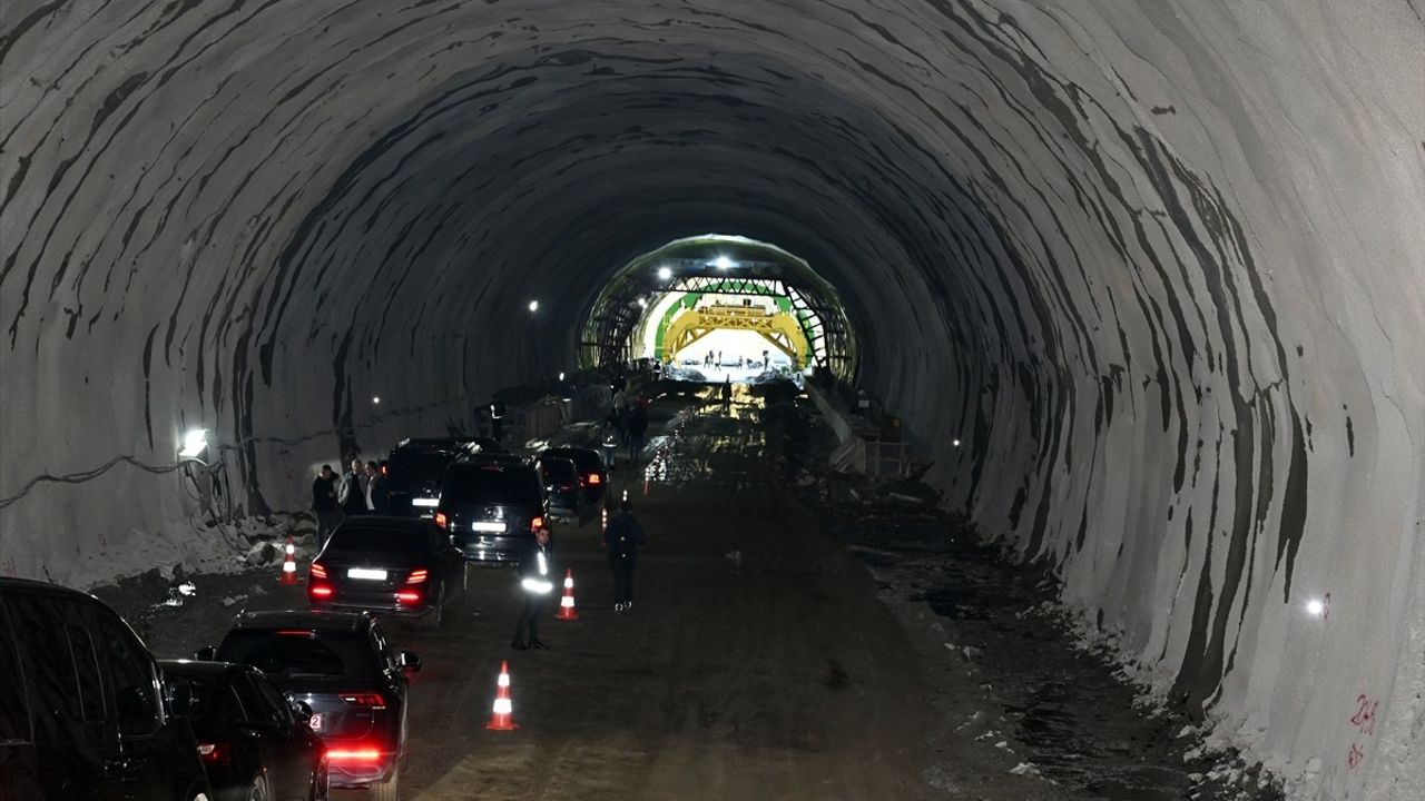 Çamlıhemşin Tüneli Işık Görme Töreni: Bakan Uraloğlu'ndan Müjde