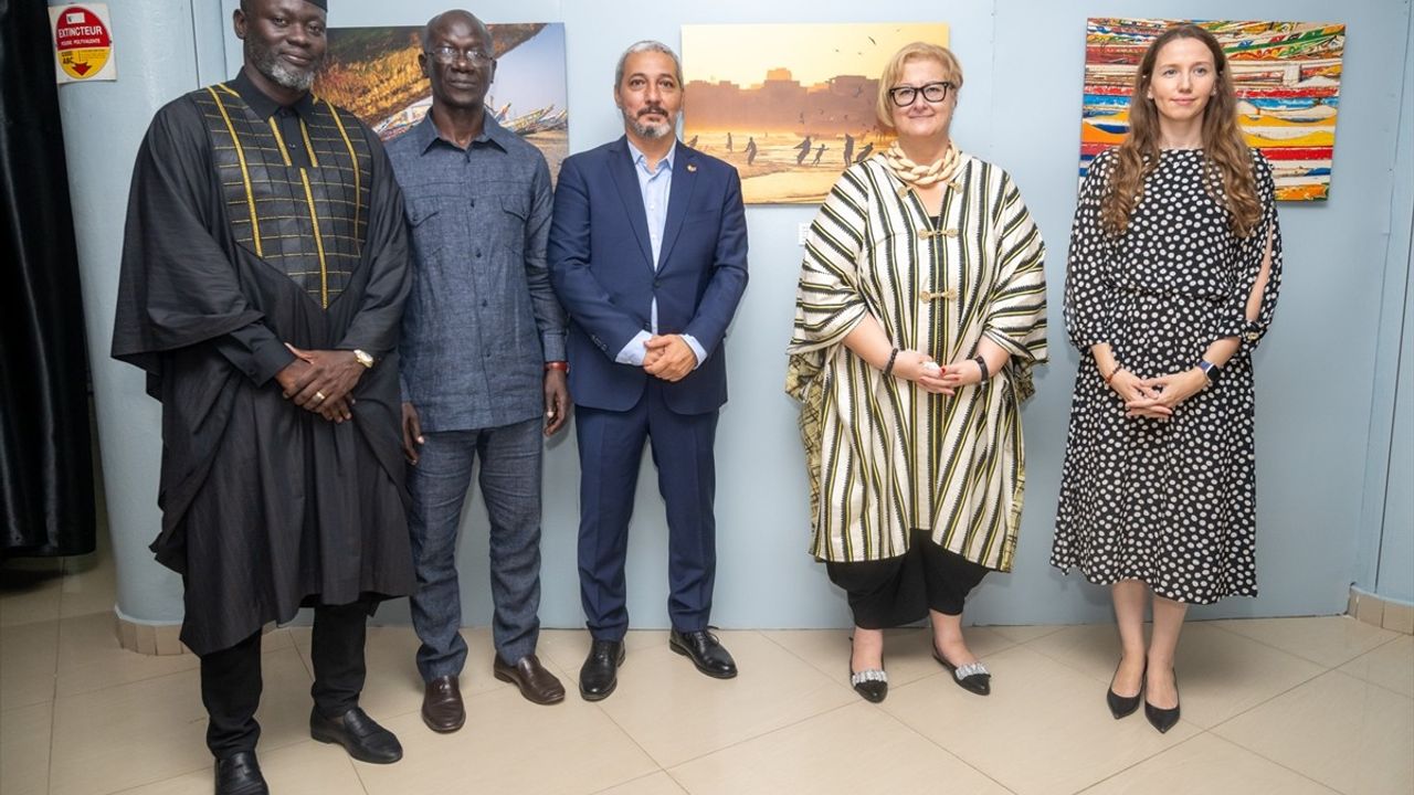 Cem Özdel'in Senegal'deki Fotoğraf Sergisi Açıldı