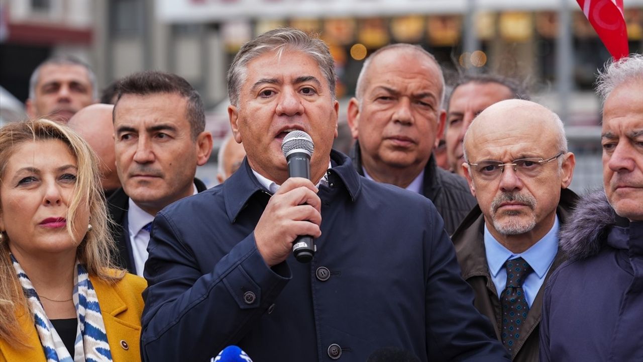 CHP Esenyurt'ta Protestolara Devam Ediyor