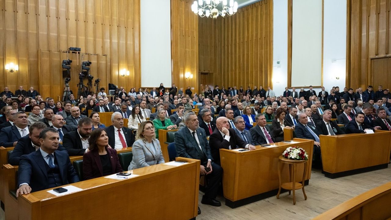 CHP Genel Başkanı Özgür Özel, Kreş ve Asgari Ücret Taleplerini Açıkladı