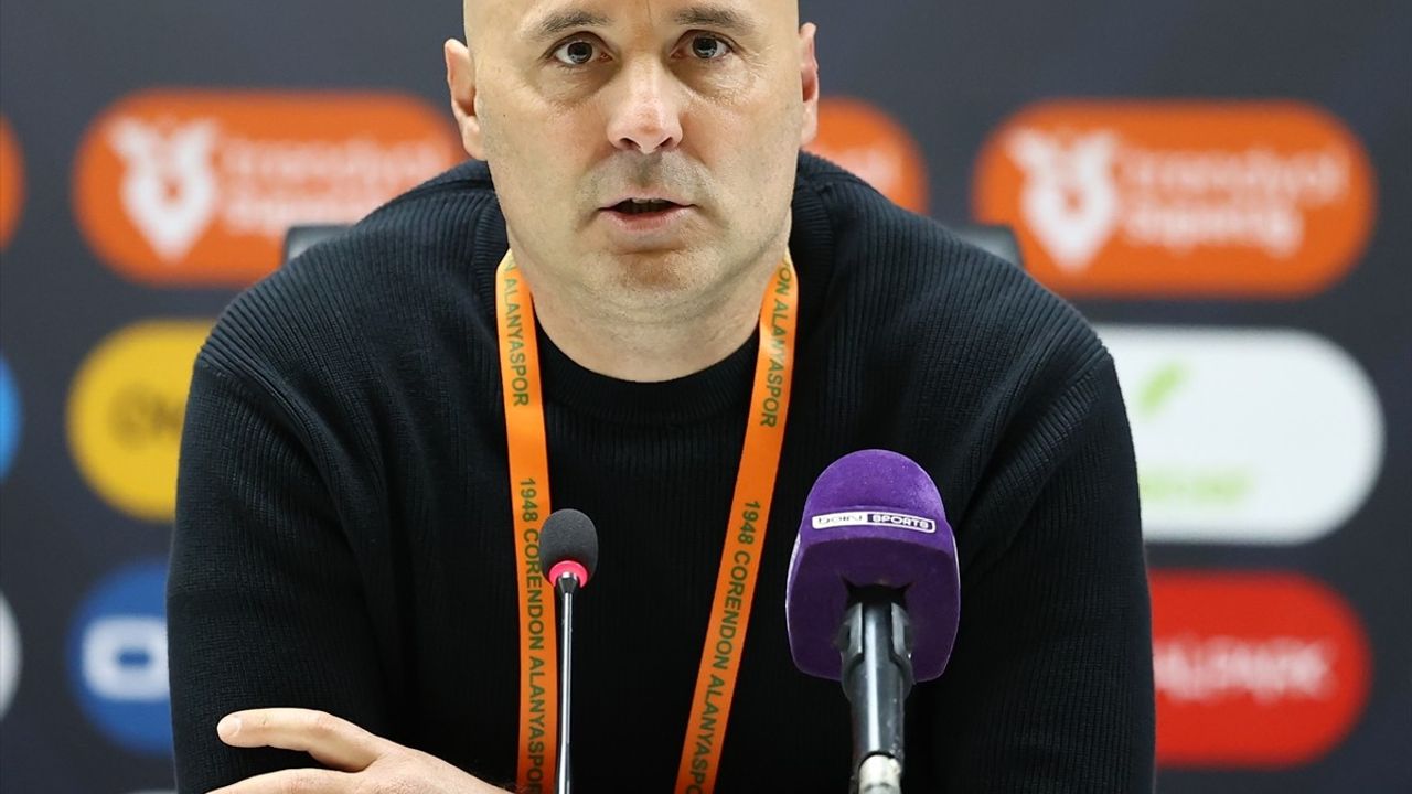 Corendon Alanyaspor'un Teknik Direktörü Sami Uğurlu Maç Sonrası Değerlendirmelerde Bulundu