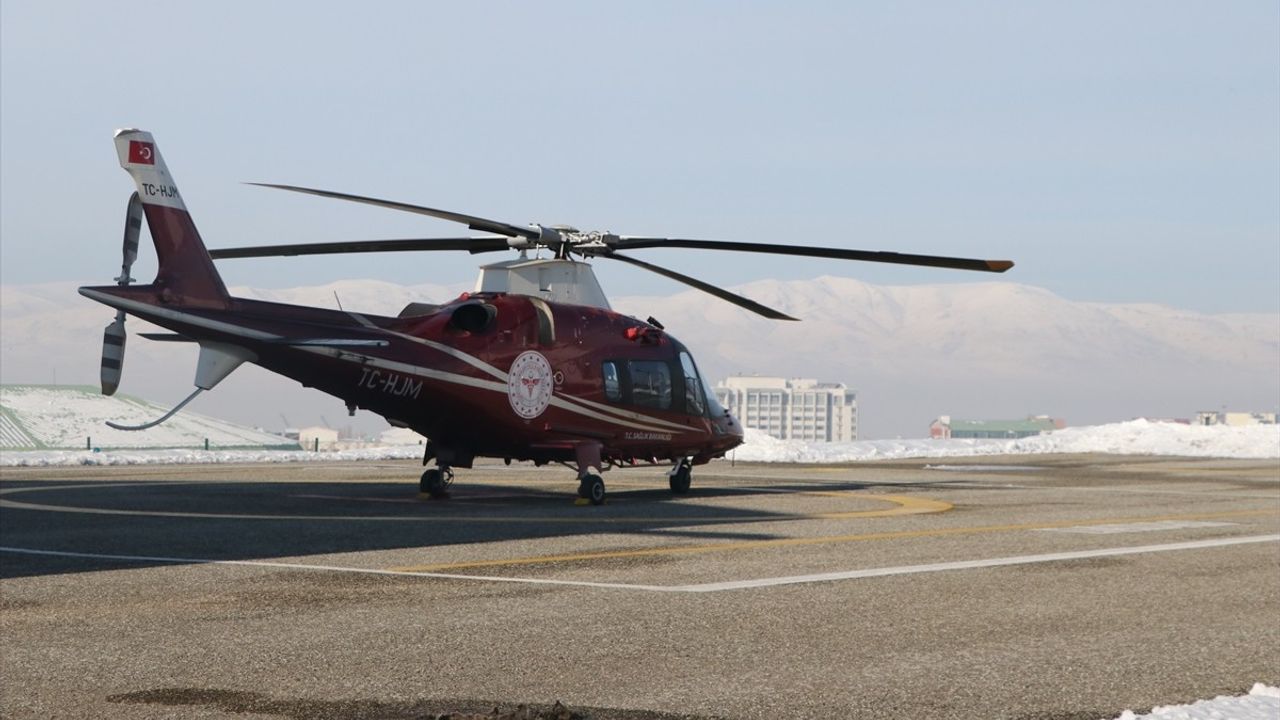 Erzurum'da Kalp Krizi Geçiren Hasta Helikopterle Hastaneye Sevk Edildi