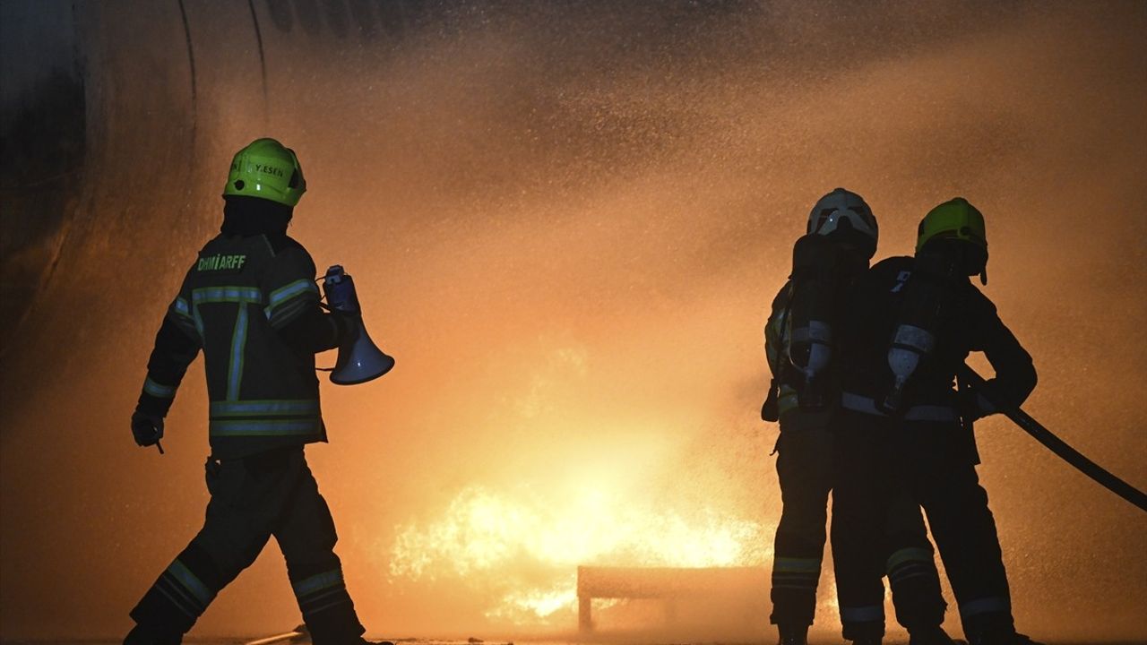 Esenboğa Havalimanı'nda Uçak Yangını Tatbikatı Gerçekleştirildi