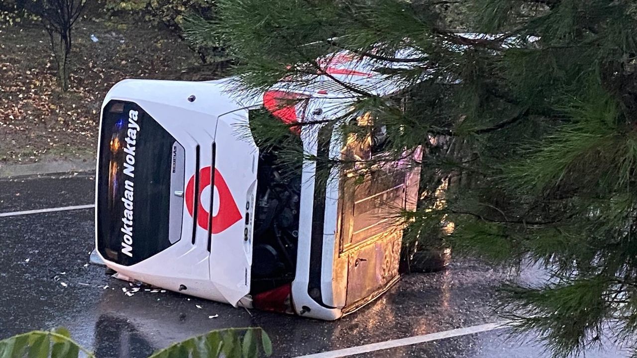 Esenler'de Yolcu Otobüsü Devrildi: 2 Ölü, 15 Yaralı