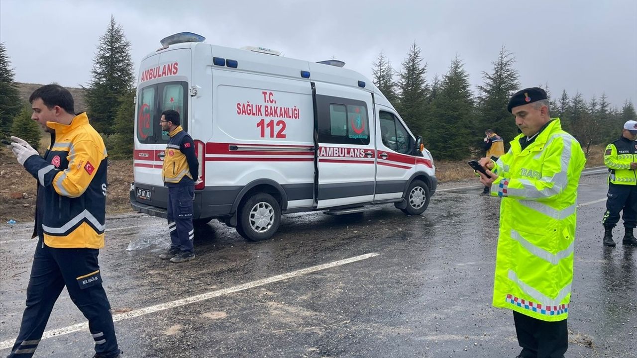 Eskişehir'de Yolcu Otobüsü Devrildi: 1 Ölü, 30 Yaralı