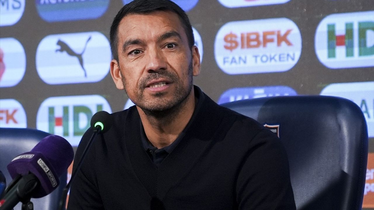 Giovanni van Bronckhorst'tan Göztepe Maçı Mesajı: "Havlu Atmadık"