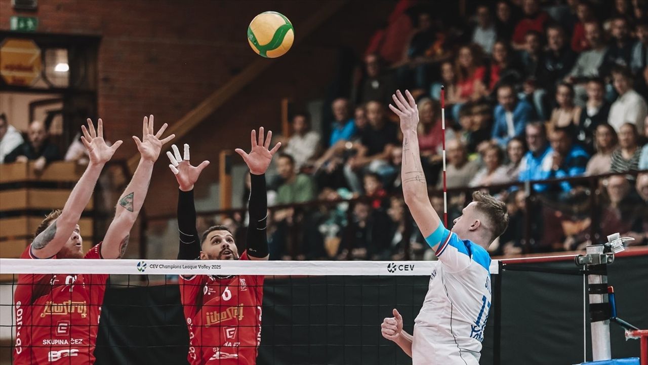 Halkbank Voleybol Takımı CEV Şampiyonlar Ligi'nde İlk Galibiyetini Aldı