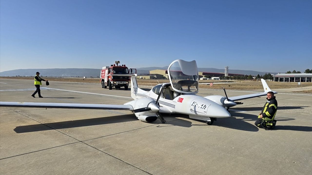 Isparta'da Cessna Eğitimi Uçağı Gövde Üzerine İniş Yaptı