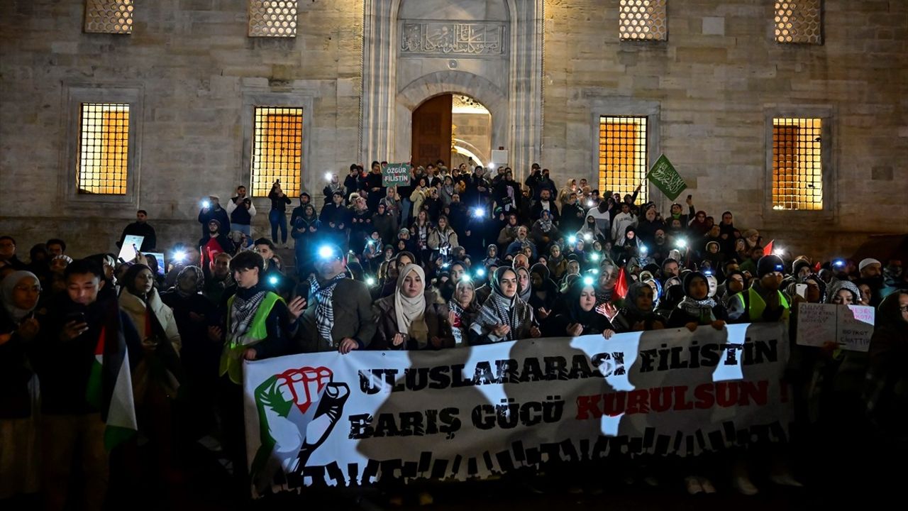 İstanbul'da Gazze Katliamlarına Karşı Sesli Eylem