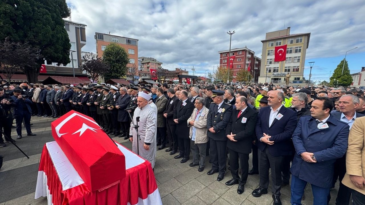 İstanbul'da Trafik Kazasında Şehit Olan Polis Memuru Uğurlandı