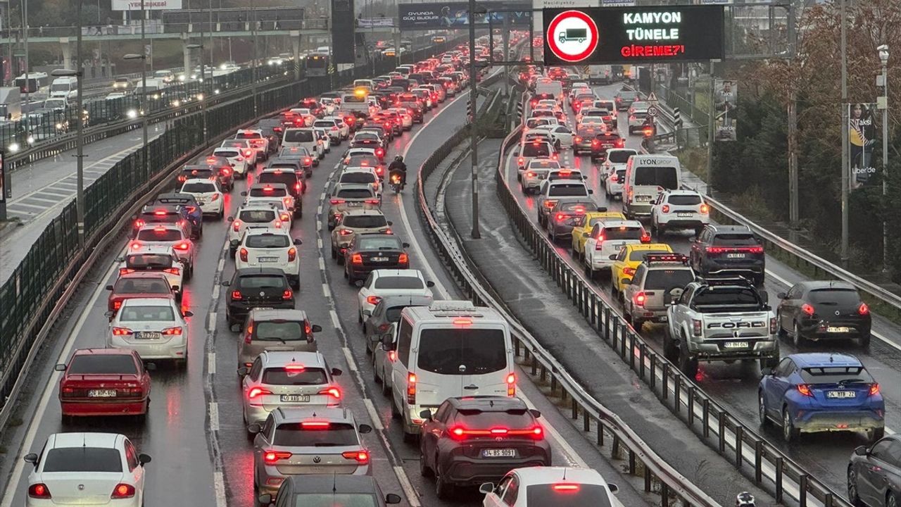 İstanbul'un Trafik Durumu: Yoğunluk Artıyor