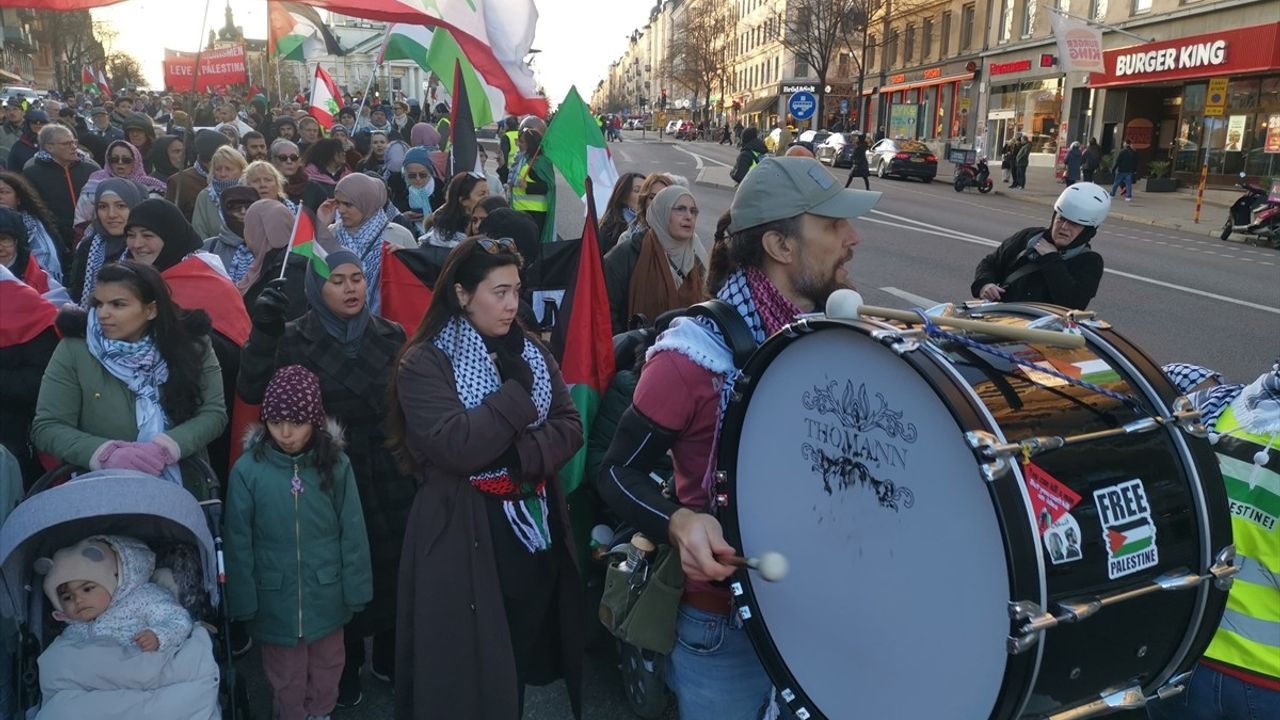 İsveç'te İsrail'in Saldırılarına Protesto