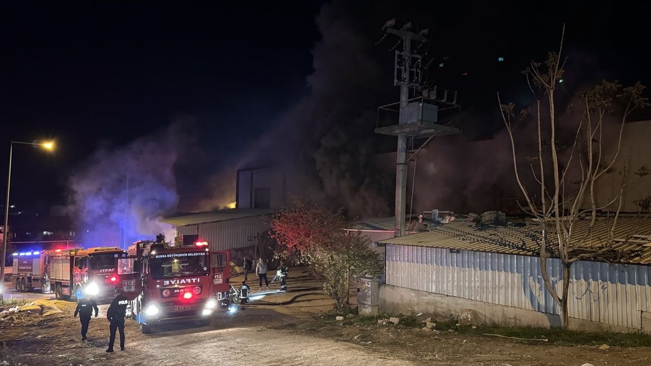 İzmir'de Polis Ekibine Yapılan Silahlı Saldırıda 13 Gözaltı Daha